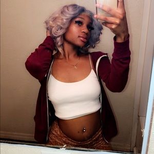 Meet your Posher, Niaisia